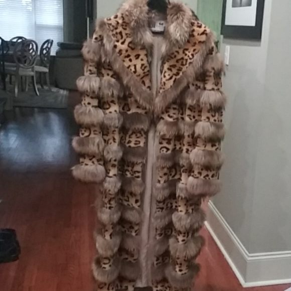 Sheared mink leopard print with fox collar & fur a - Picture 3 of 6